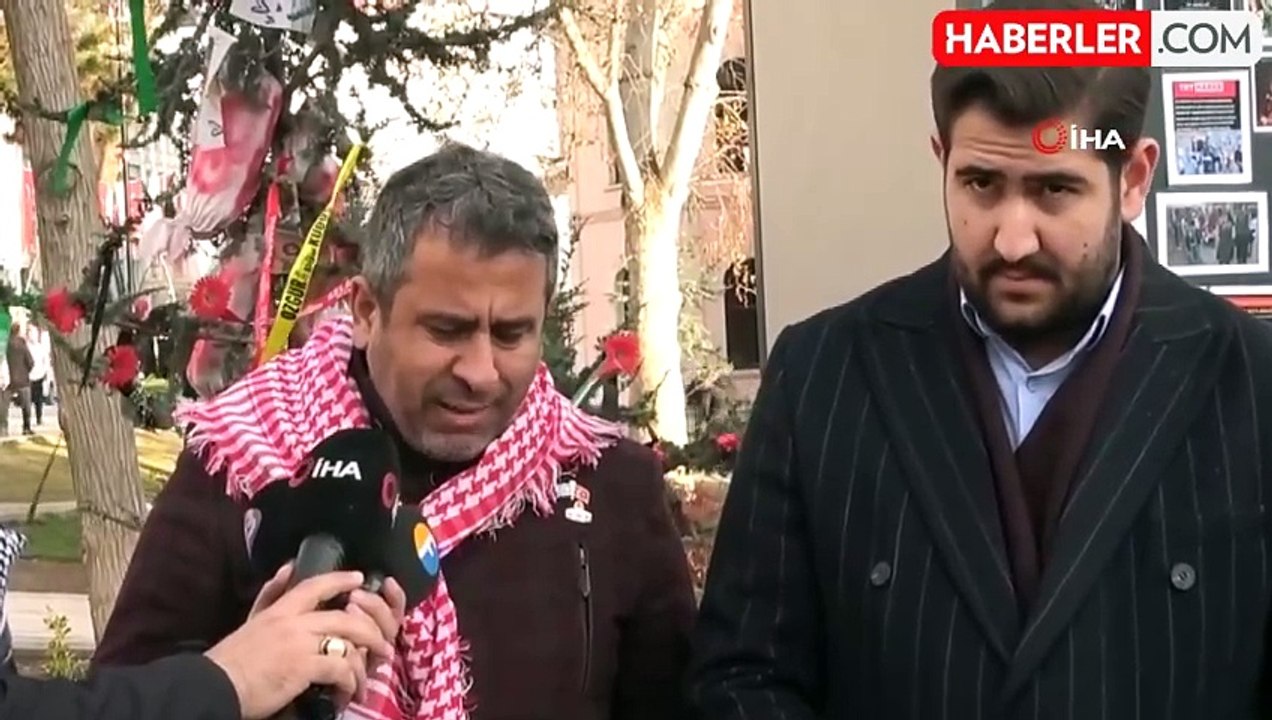 Elazığ'da Yılbaşı Kutlamaları Kınandı, Çam Ağacına Filistin Bayrakları Asıldı