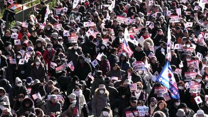 Hundreds protest after S.Korean Court approves arrest of President Yoon