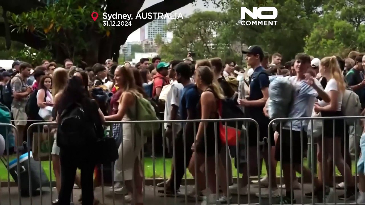 Stundenlanges Warten und die Hoffnung auf einen guten Platz, um das Feuerwerk in Sydney zu sehen