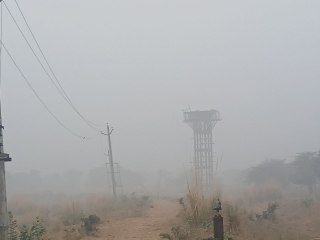 कोहरे की आगोश में लिपटे शहर, 50 मीटर रही विजिबिलटी