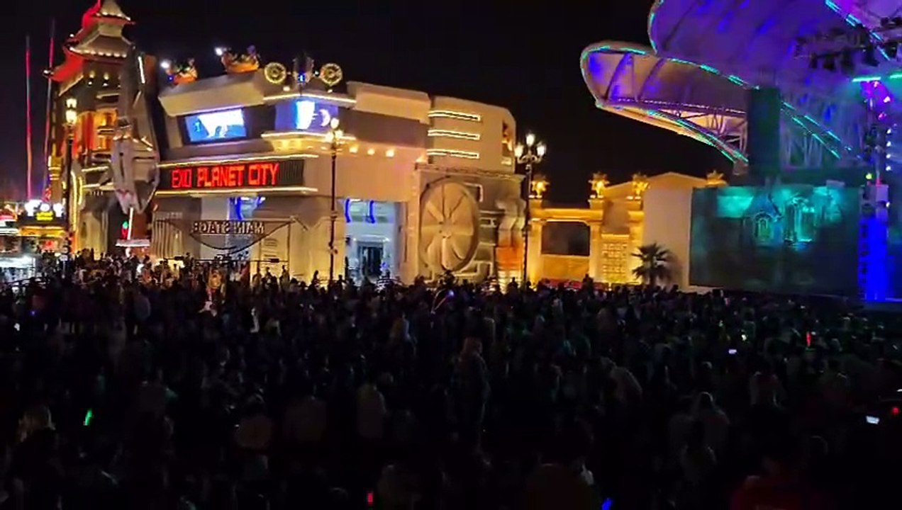 Crowds swell at Global Village