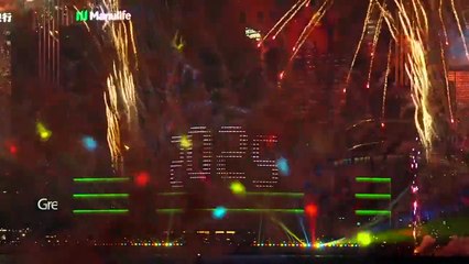 Hong Kong iluminada com fogos de artifício