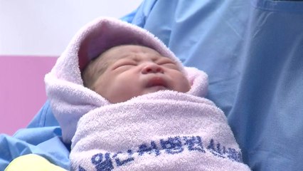 새해 첫날 0시 아기 3명 동시 탄생..."새 희망 전하길" / YTN