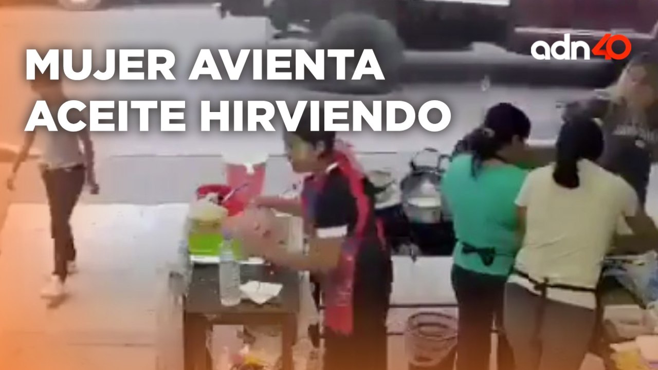 #LadyAceite Mujer avienta aceite hirviendo a tr...
