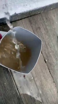 Morador do bairro Maternidade, em Patos, reclama da coloração amarela da água que tem chegado nas torneiras