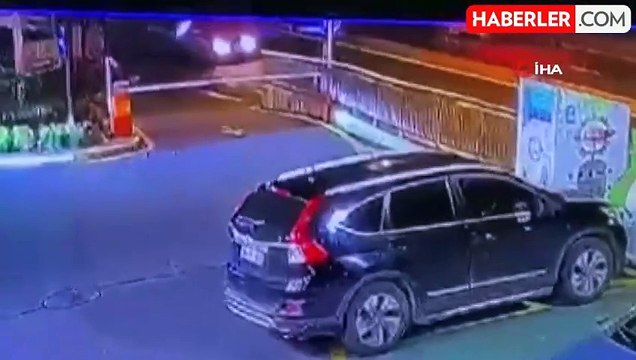 İETT otobüsüyle otomobil çarpıştı, 2 kişi can verdi
