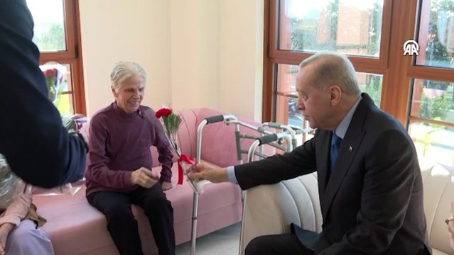 Cumhurbaşkanı Erdoğan Darülaceze sakinlerini ziyaret etti
