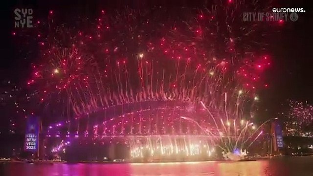 أستراليا: ميناء سيدني يتألق بعرض ألعاب نارية استثنائي لاستقبال 2025