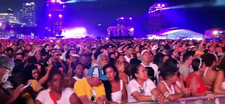 Caetano Veloso e Maria Bethânia encantam 2 milhões na virada de ano em Copacabana