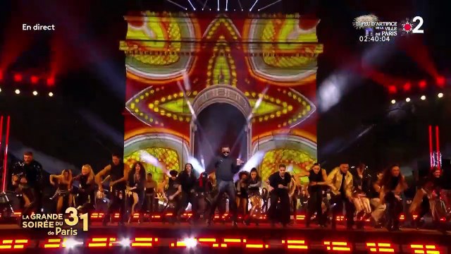 En 2022, Maître Gims demandait aux musulmans d'arrêter de fêter la nouvelle année le 31 décembre... Hier soir, il chantait sur les Champs-Elysées pour.. fêter le passage en 2025 !