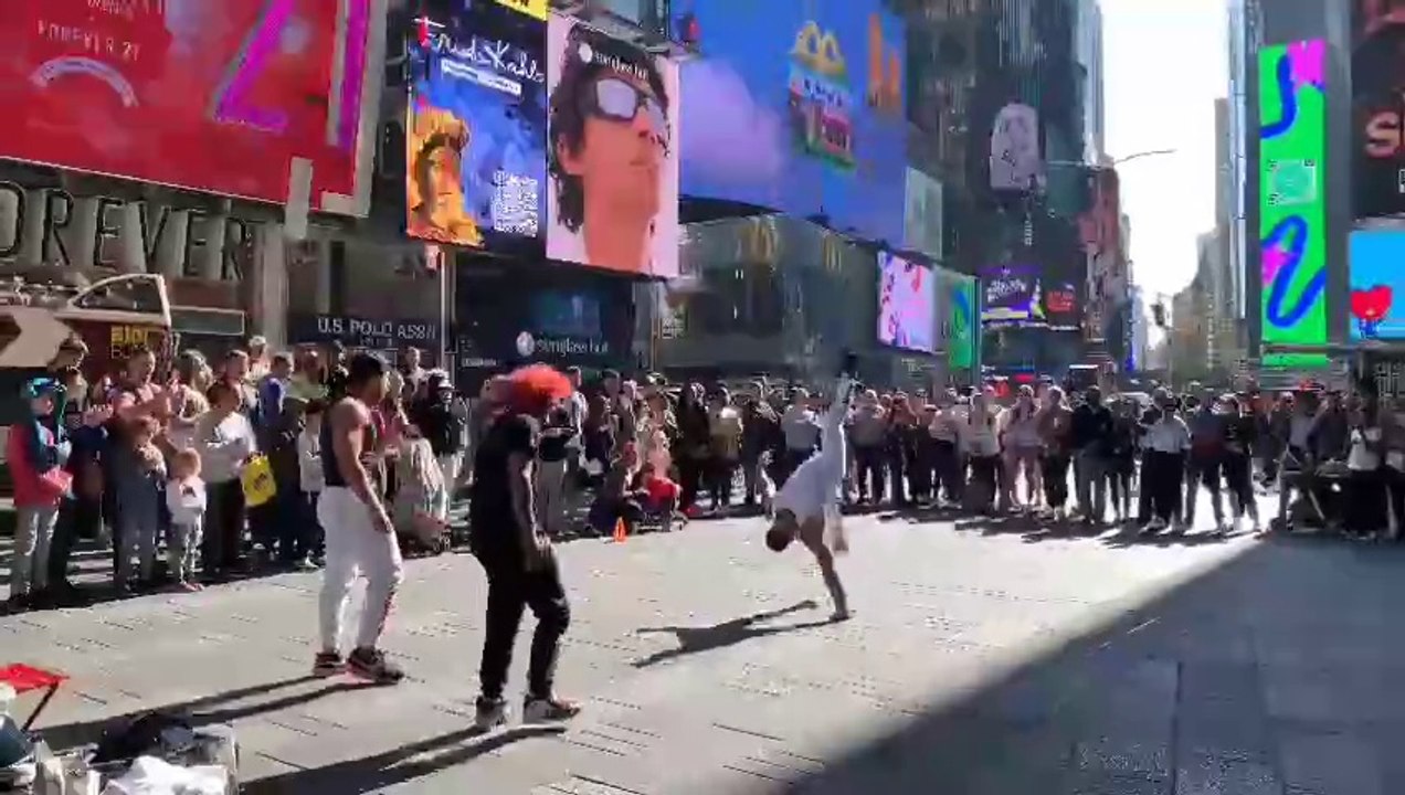 This guy can flip