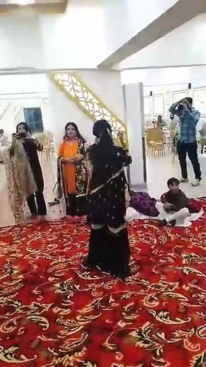 Panghat pe aake saiyyan marode baiyaan