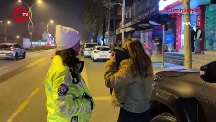 Sakarya'da pes dedirten olay... Polisi görünce araç ve içindeki kadını terk etti: 'Sürücüyü tanımıyorum, öylesine bindim'