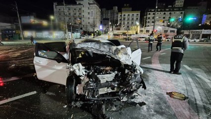 강원 강릉에서 승용차 추돌사고로 1명 사망·2명 중경상 / YTN