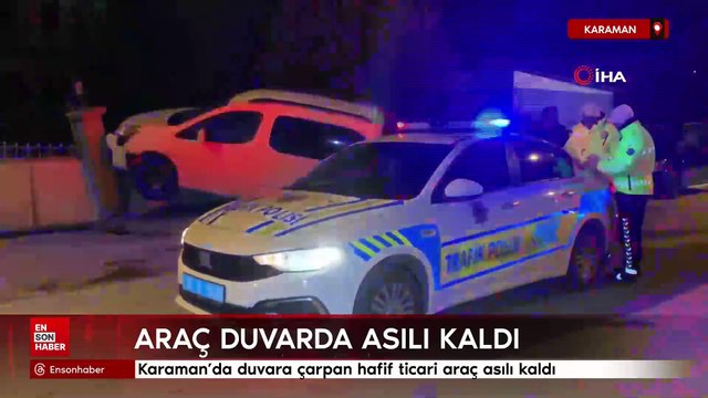 Karaman'da duvara çarpan hafif ticari araç asılı kaldı