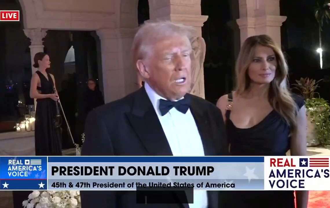 DONALD TRUMP : « Beaucoup de progrès ont été réalisés au cours des cinq dernières semaines. Il y a une lumière sur le monde entier. Il y a beaucoup de gens très heureux. » 🇺🇸