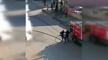 Otomobil seyir halinde alev aldı! O anlar kamerada