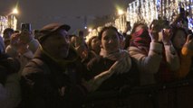 Les Champs-Élysées remplis de spectateurs pour le passage à la nouvelle année 2025