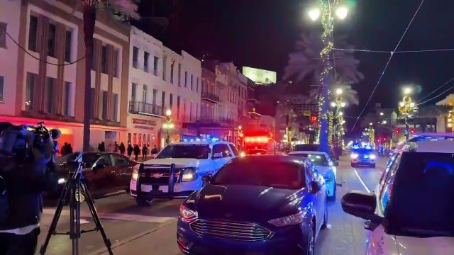 ABD'de araç kalabalığın arasına daldı: 10 kişi öldü, çok sayıda yaralı var