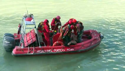 استقبال العام الجديد في روما بالغطس في نهر التيبر