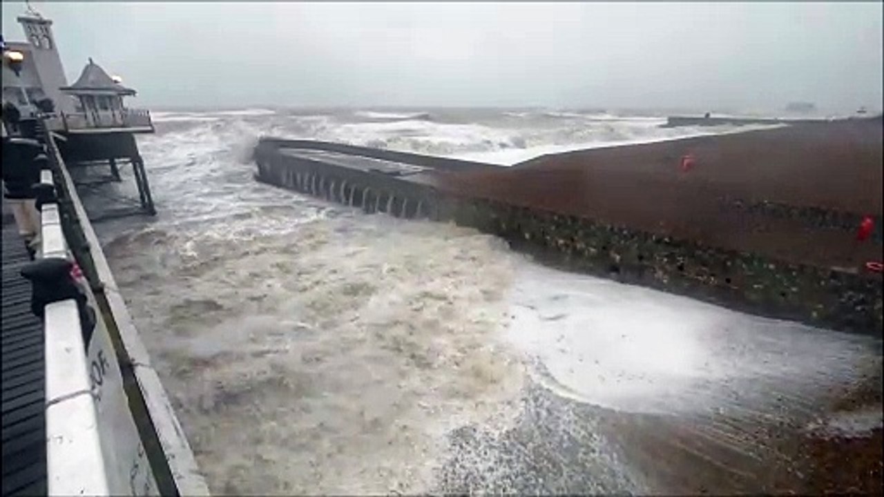 Waves batter Brighton Pier as yellow weather warning remains in place for New Year's Day