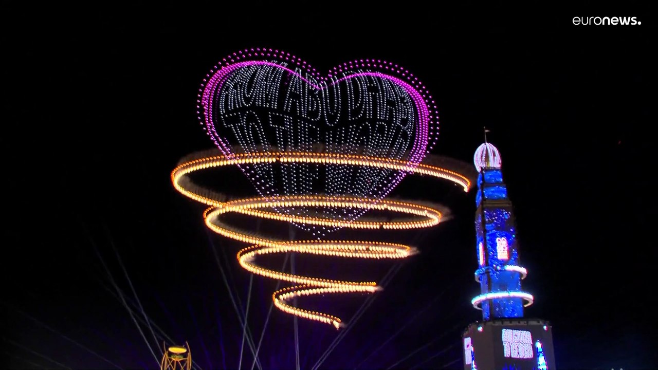 أبوظبي تحطم الأرقام القياسية في رأس السنة 53 دقيقة من الألعاب النارية المتواصلة في مشاهد بهية ساحرة