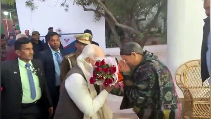 Arif Mohammed Khan arrives at the residence of Lalu Prasad Yadav