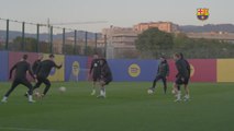 Dani Olmo y Pau Víctor en el entrenamiento del Barça de este 1 de enero