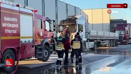 Sakarya'da park halindeki tırdan alevler yükseldi