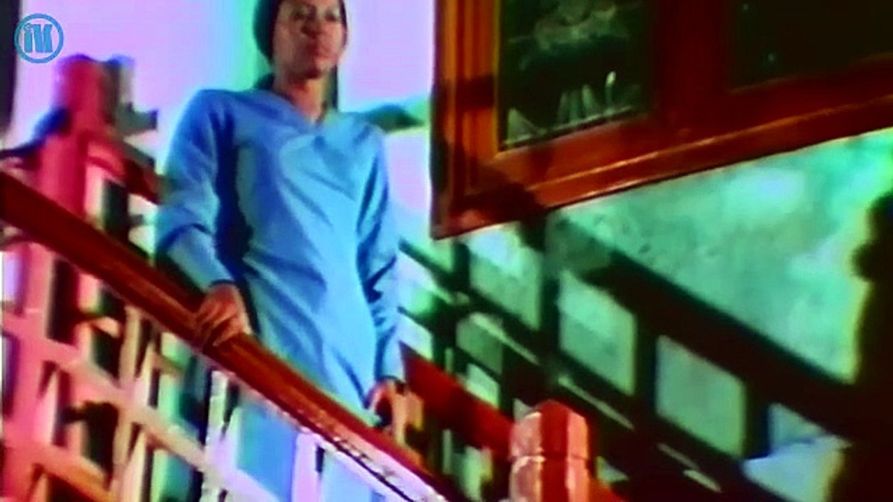 Beranak Dalam Kubur (1971)