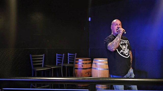 JOAN JETT - I HATE MYSELF FOR LOVIGN YOU (PERFORMED LIVE AT THE WESTERNER)