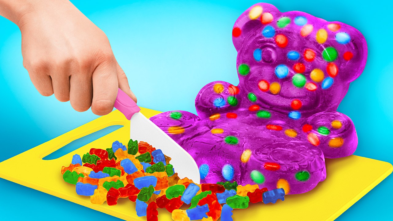 Préparation de Grosse Ourson Gélatineuse, Gaufre & Crème Glacée 🌈🍧 Délicieux Desserts Arc-en-Ciel