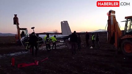 Zorunlu iniş yapan eğitim uçağının enkazı kaldırıldı