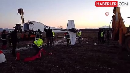 Zorunlu iniş yapan eğitim uçağının enkazı kaldırıldı