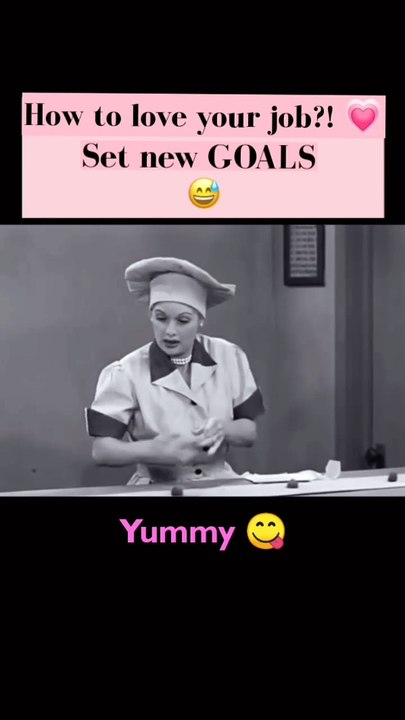 #funny #bw #retro #chain #industry #chocolate #work #goals #worker #sn2sg #eating #sunnight #funny #sunnightmusic #dillemorh #comedia #sunnightpop #sunnightblues #candy #kitchen #cooking #machine #factory #lines #greedy #automatic #production #lol #vintag