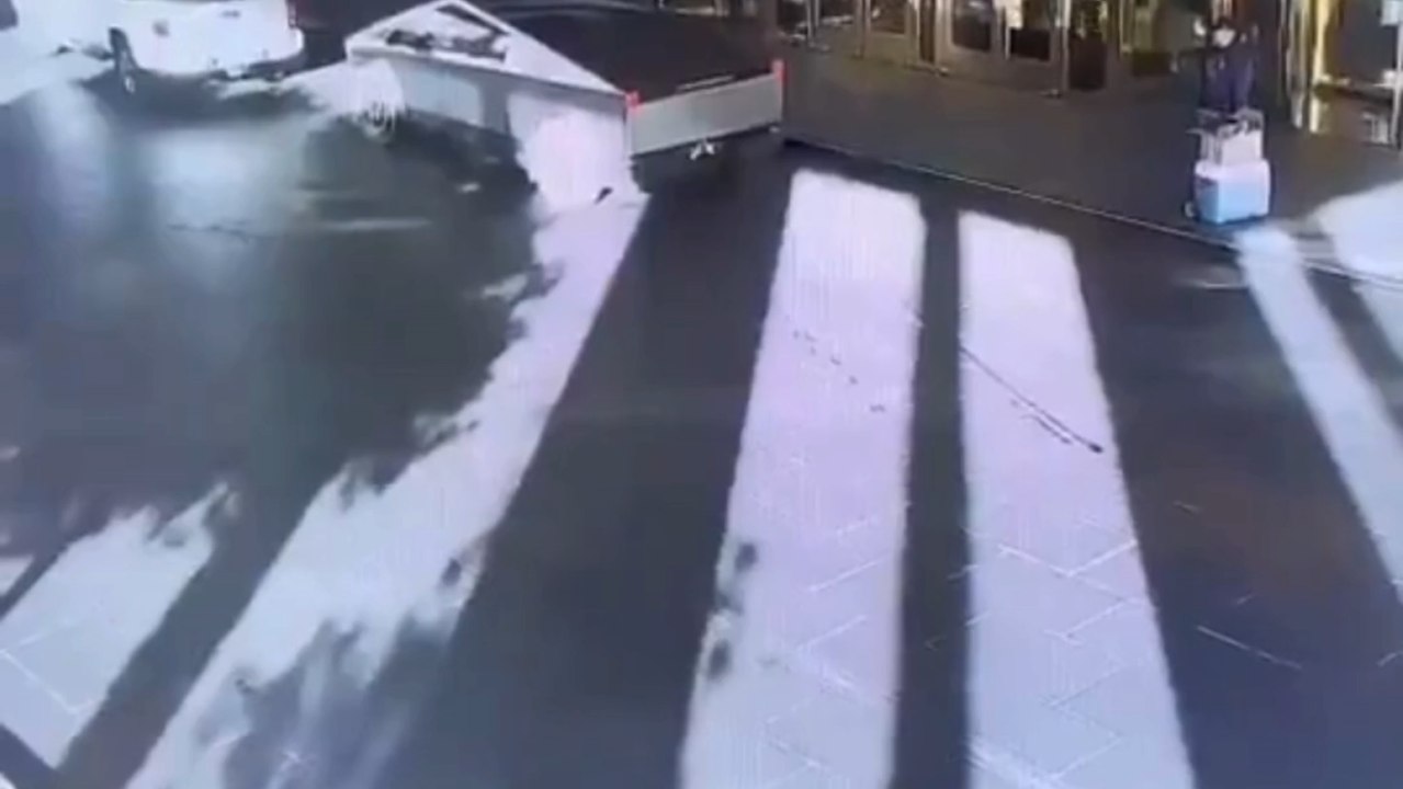 Tesla Cybertruck explota frente a Hotel Trump en Las Vegas: imágenes desde dentro del hotel y desde enfrente