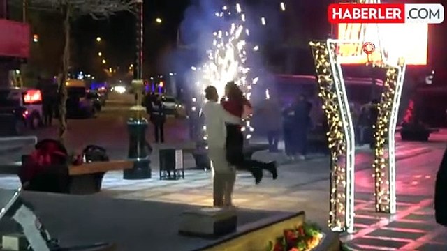 Burdur'da Yılbaşı Coşkusu Cumhuriyet Meydanı'nda Yaşandı