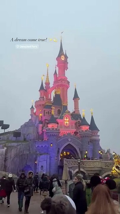 Αντώνης Σρόιτερ: Το ταξίδι με την οικογένειά του στο Παρίσι