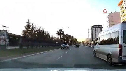 Otomobil ters yönde böyle ilerledi! O anlar kamerada