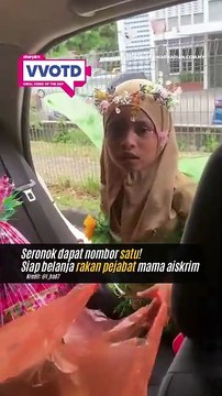Seronoknya adik Husna dapat johan sempena Hari Kanak-Kanak!