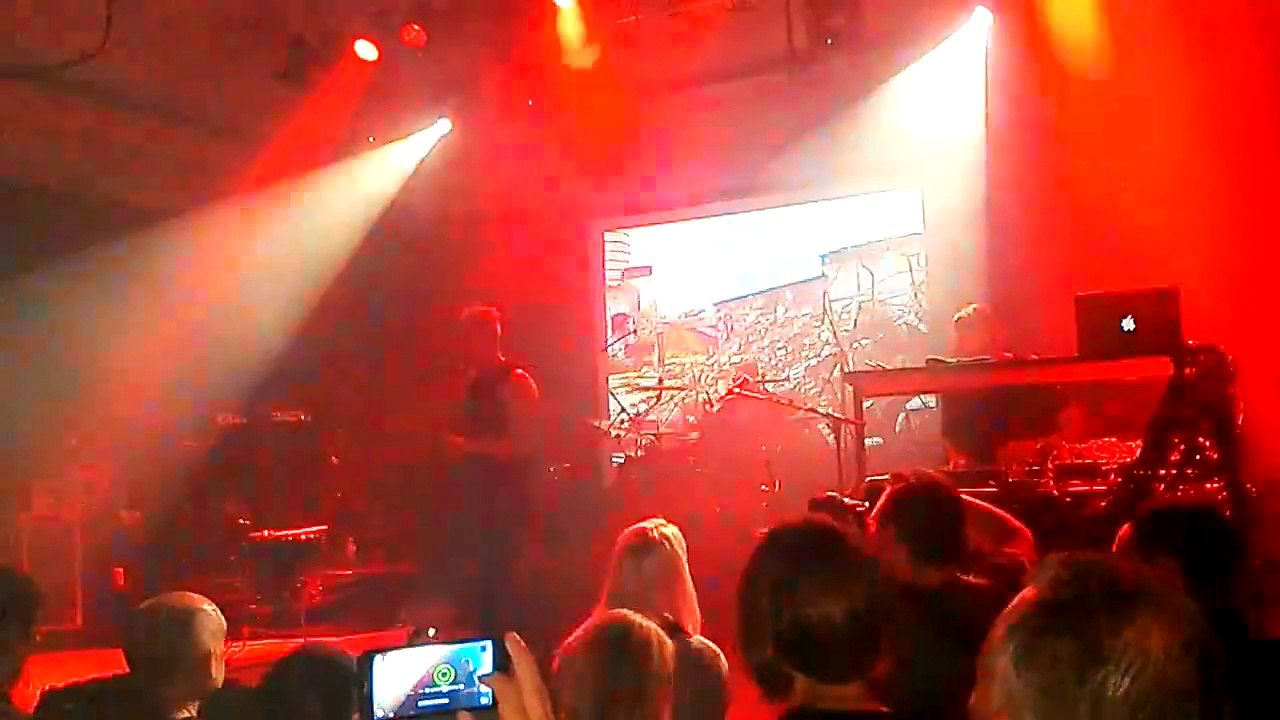 Front Line Assembly - extrait