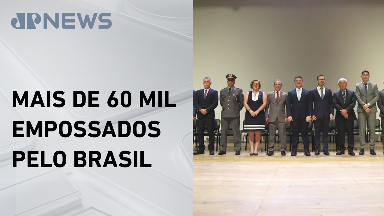 Eleitos em outubro, prefeitos e vereadores toma...