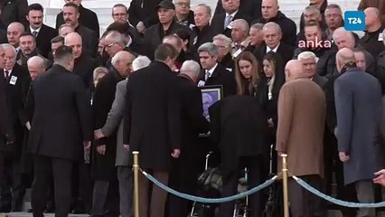 Eski Bakan Nahit Menteşe'nin cenaze törenine katılan Dervişoğlu ve Bahçeli tokalaşmadı