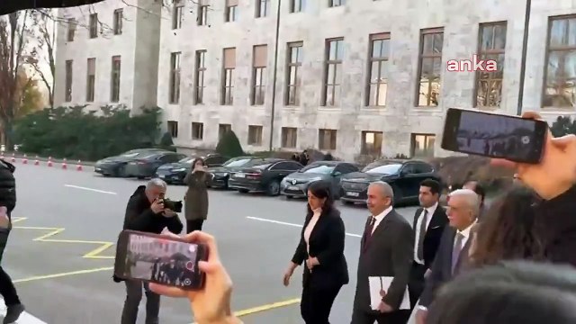 🔴DEM Parti'nin İmralı heyeti, TBMM'de Numan Kurtulmuş ile görüşüyor. Ahmet Türk, Pervin Buldan ve Sırrı Süreyya Önder, daha sonra saat 15.00'te MHP Genel Başkanı Devlet Bahçeli ile bir araya gelecek.