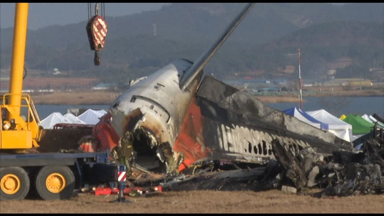 Proseguono le indagini per il disastro aereo in Corea del sud - Video ...