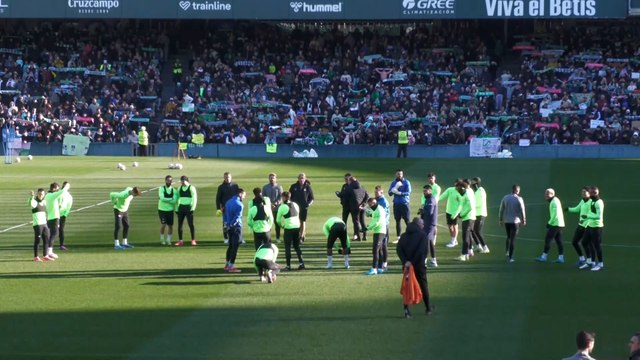 Cerca de 12.000 béticos presentes en el entrenamiento a puerta abierta