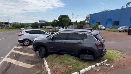 PR-323: Colisão entre dois veículos é registrada no trevo do parque de exposições de Umuarama