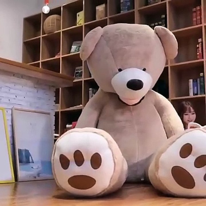 Giant Teddy Bear Plush Toy Super Soft Stuffed Animal Doll.