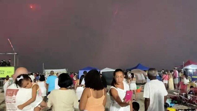Fumaça prejudica show de fogos no Réveillon de Copacabana