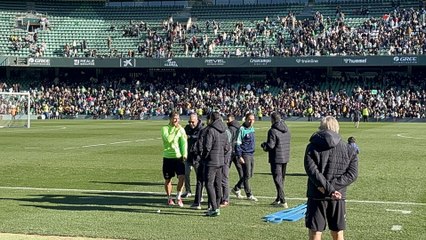 Manu Fajardo mima a sus magos en el entrenamiento del Betis